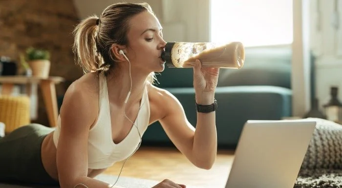 latte o acqua per lo shake proteico