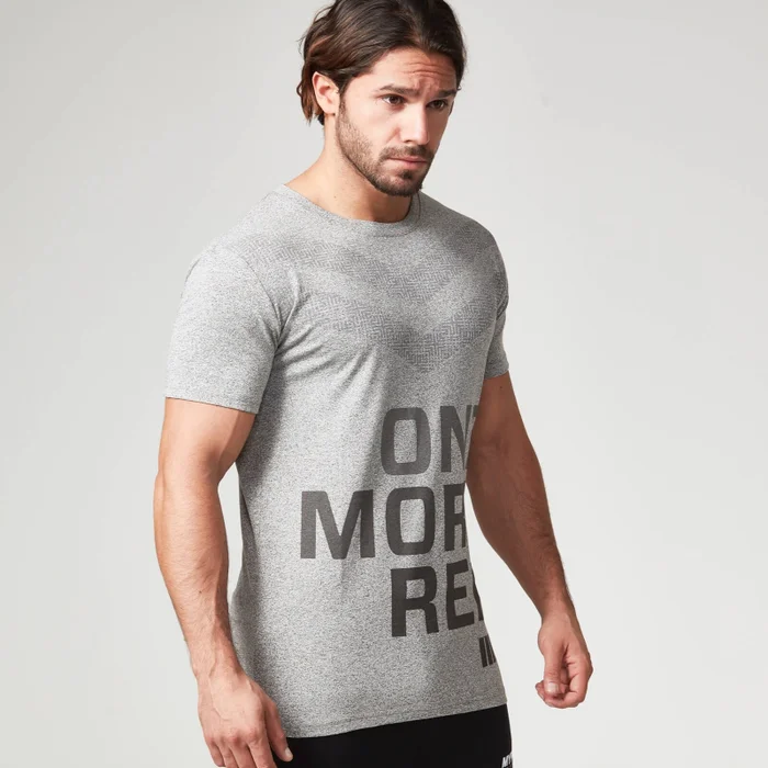 T-Shirt Perormance Slogan Myprotein da Uomo - Grigio