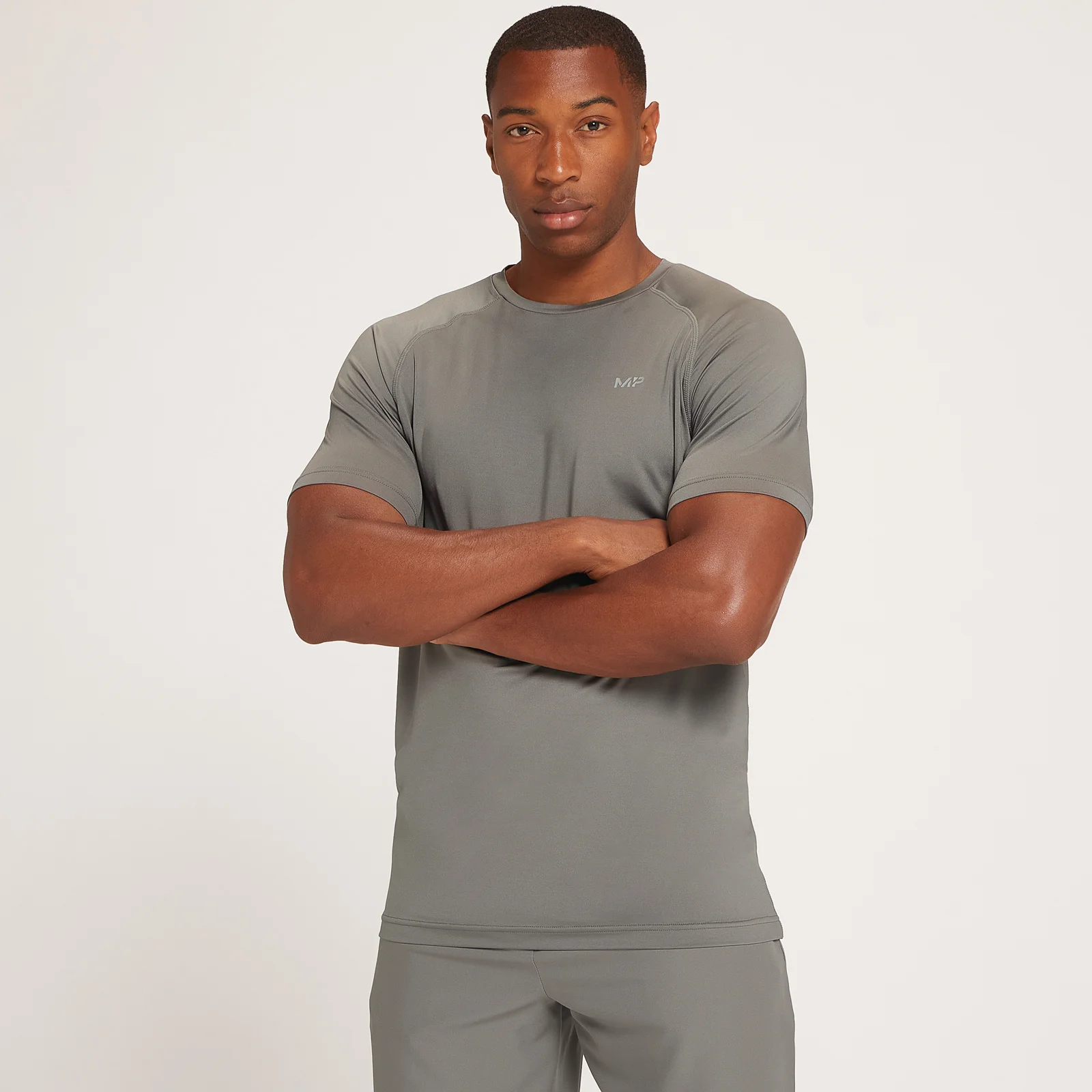 T-shirt sportiva a maniche corte con stampa MP Repeat da uomo - Carbone - XXS Immagine 1