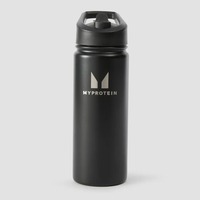 Borraccia in metallo riciclato con cannuccia a scatto Myprotein da 500 ml - Nero